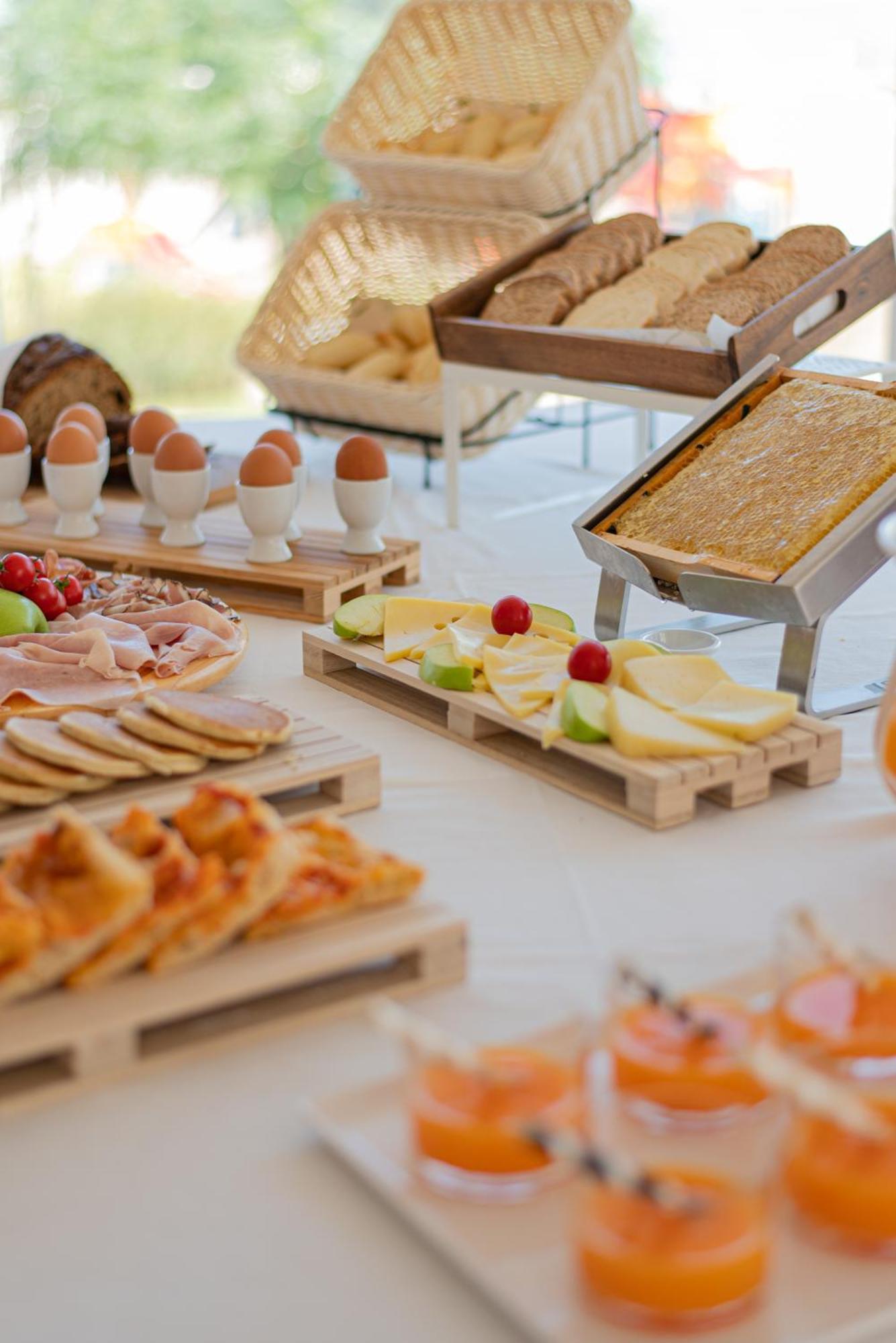 Ambasciatori Hotel - Beach Front -Breakfast Xxl & Brunch Until 12 30Pm Мисано Адриатико Екстериор снимка