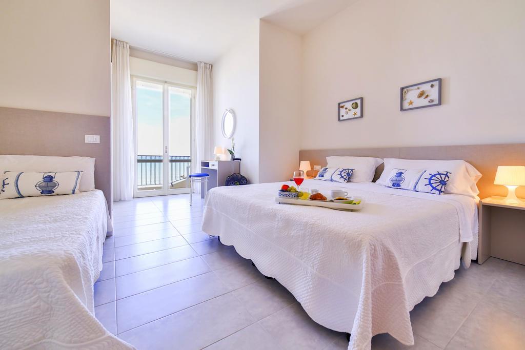 Ambasciatori Hotel - Beach Front -Breakfast Xxl & Brunch Until 12 30Pm Мисано Адриатико Екстериор снимка